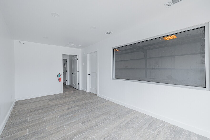 More Photos Of 104 N Shaver St, Pasadena Industrial For Lease
