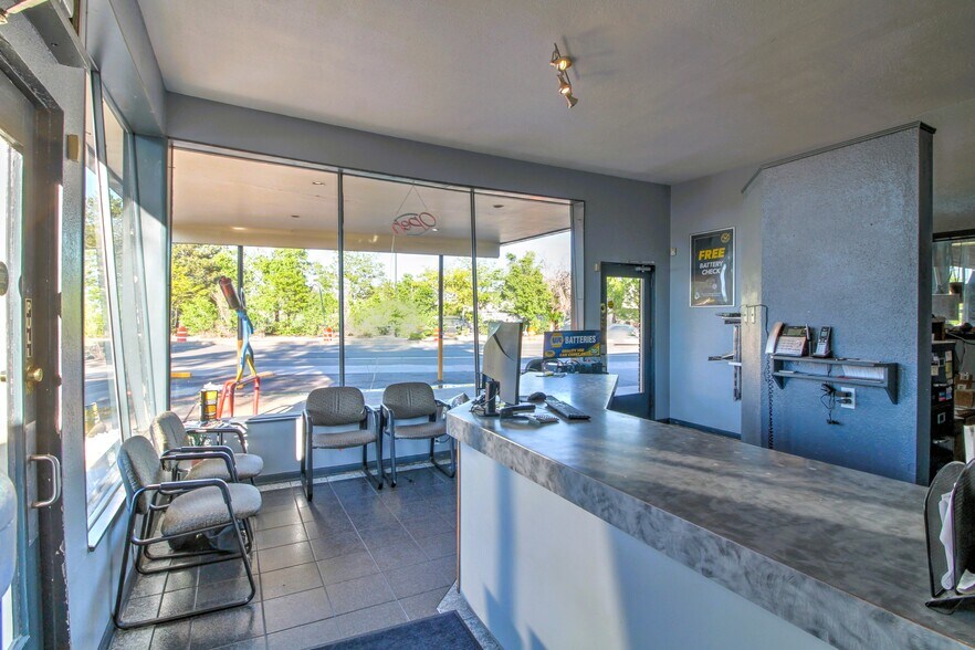 More Photos Of 2163 28th St, Boulder Freestanding For Lease