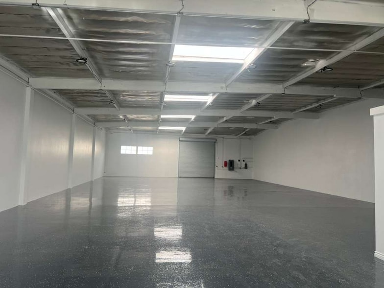 More Photos Of 1301-1307 E Edinger Ave, Santa Ana Showroom For Lease