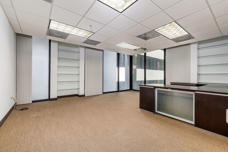 More Photos Of 1110 Brickell Ave, Miami Office For Lease