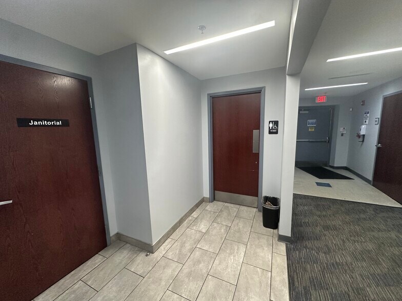 More Photos Of 7053 Rivers Ave, Charleston Office For Sale