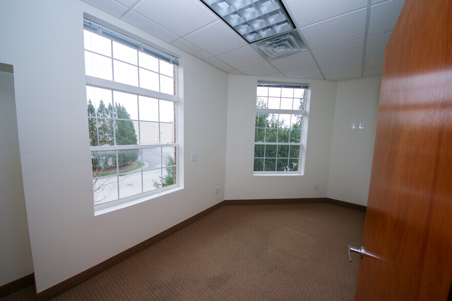 More Photos Of 9700 park plaza Ave, Louisville Medical For Lease