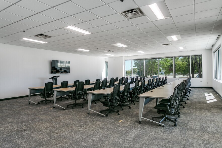More Photos Of 4200 Regent Blvd, Irving Office For Lease