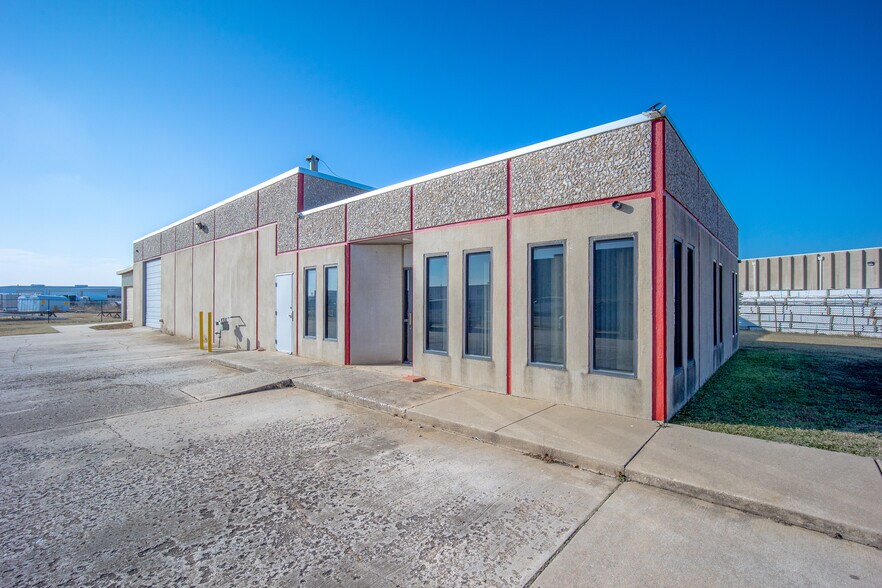 More Photos Of 3152 Broce Dr, Norman Light Manufacturing For Lease
