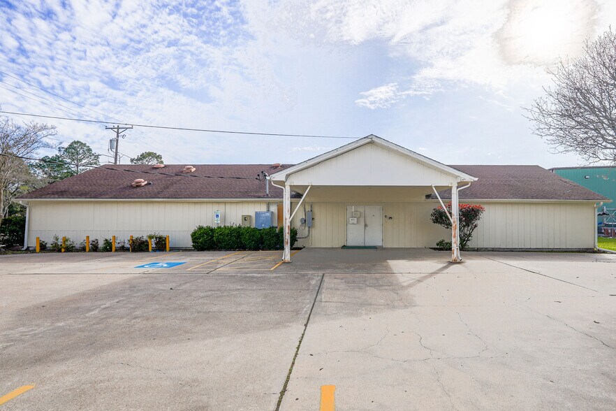 More Photos Of 5301 39th St, Groves Skilled Nursing Facility For Sale