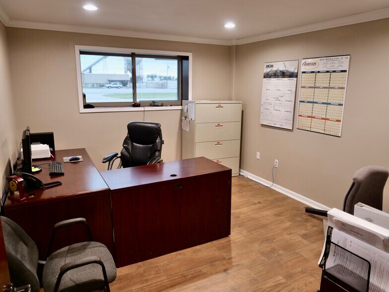 More Photos Of 4906 Houston Hwy, Victoria Light Distribution For Sale