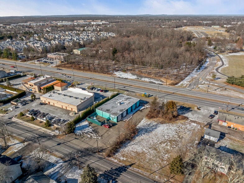 More Photos Of 2086 US Highway 130, North Brunswick Showroom For Lease