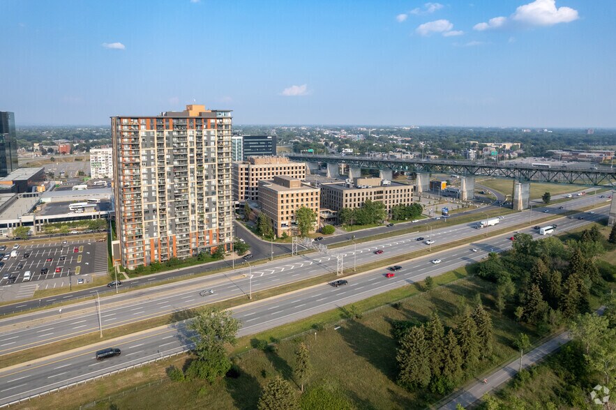 More Photos Of 1010 Rue de Sérigny, Longueuil Unknown For Lease