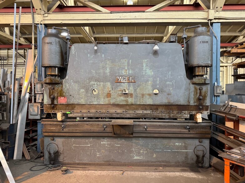 More Photos Of 2418 6th St, Berkeley Manufacturing For Lease