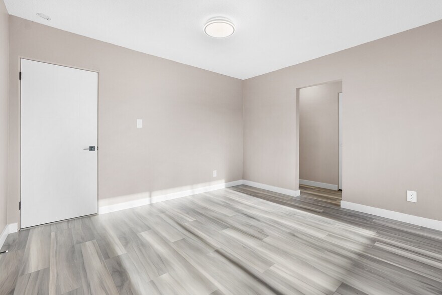 More Photos Of 1624 26 Av SW, Calgary Apartments For Sale