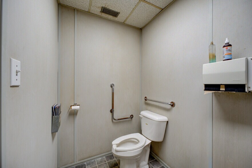 More Photos Of 114 Easton Rd, Brantford Industrial For Sale