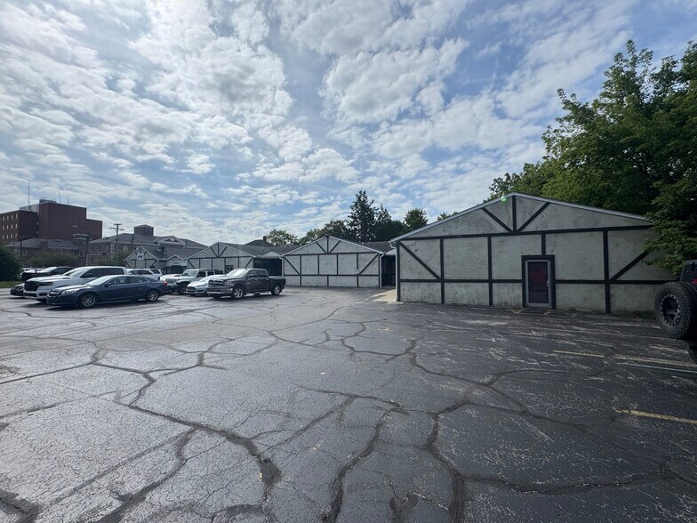 More Photos Of 444 S Meridian St, Ravenna Medical For Sale