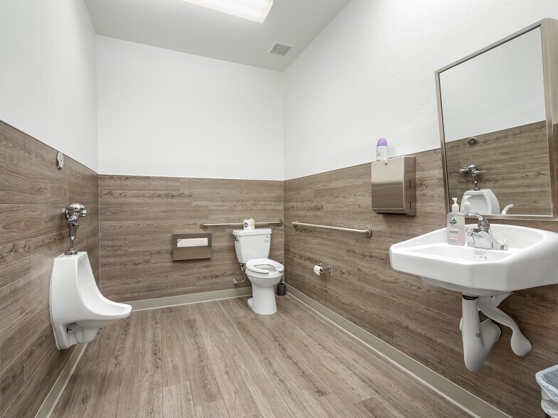 More Photos Of 263 N 3rd St, Porterville Coworking Space