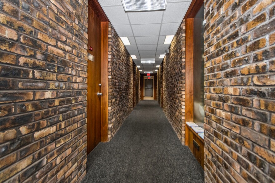 More Photos Of 315-345 W Northwest Hwy, Palatine Freestanding For Lease