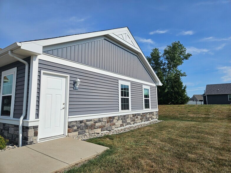 More Photos Of 5786 Midland Rd, Freeland Office For Sale