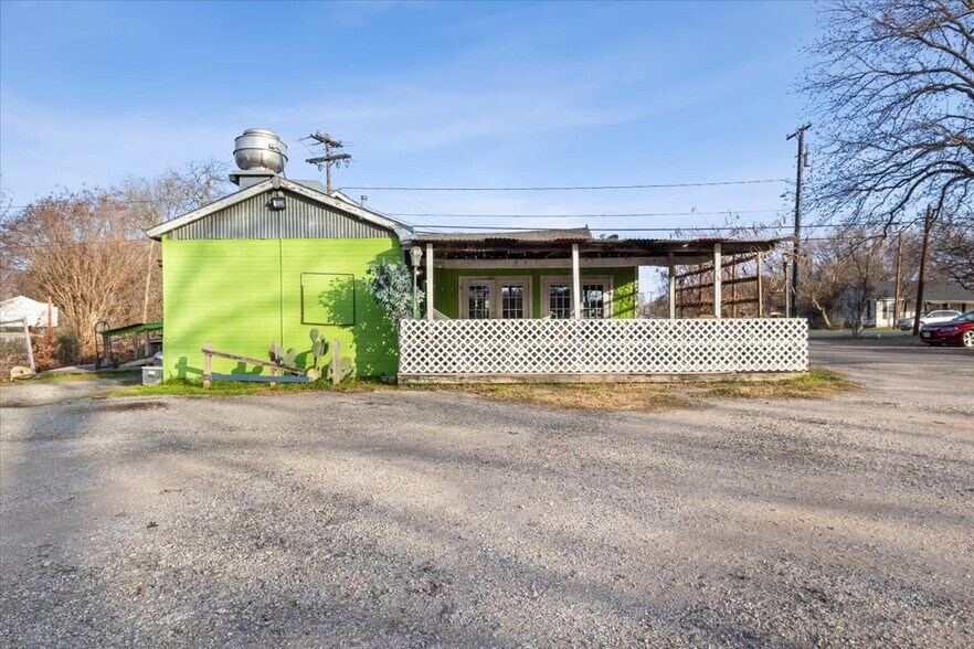 More Photos Of 495 Van Alstyne Pky, Van Alstyne Restaurant For Sale