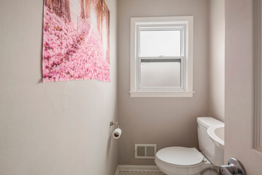 More Photos Of 6019 Preston Hwy, Louisville Office For Sale