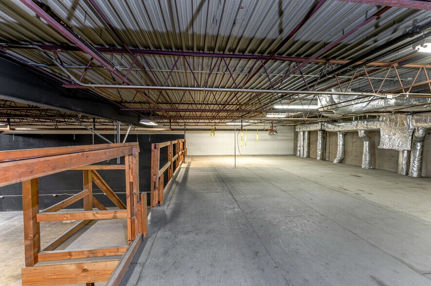 More Photos Of 131 Leeder Hill Dr, Hamden Warehouse For Sale