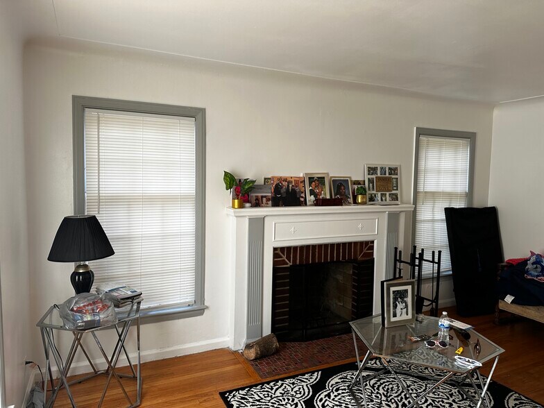 More Photos Of 18658 Rutherford St, Detroit Light Distribution For Sale