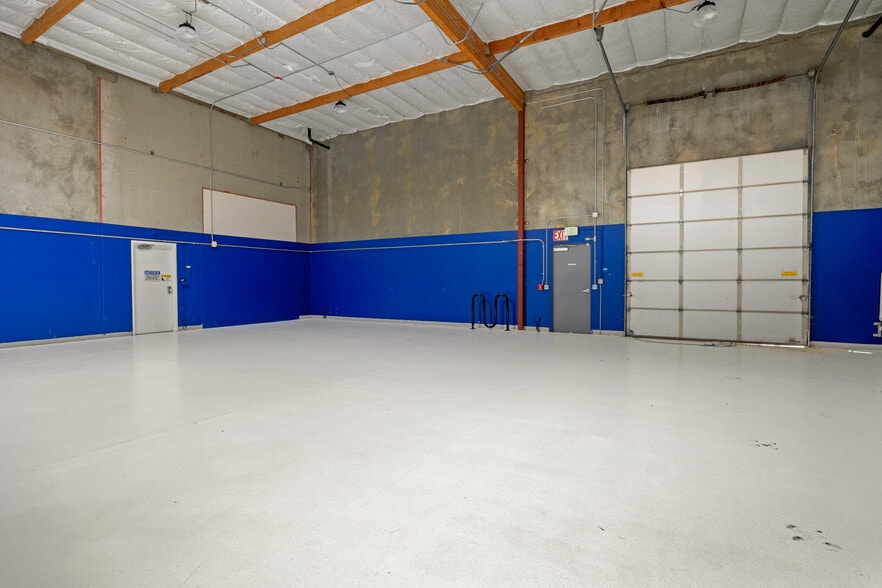 More Photos Of 3102 100th St SW, Everett Warehouse For Lease