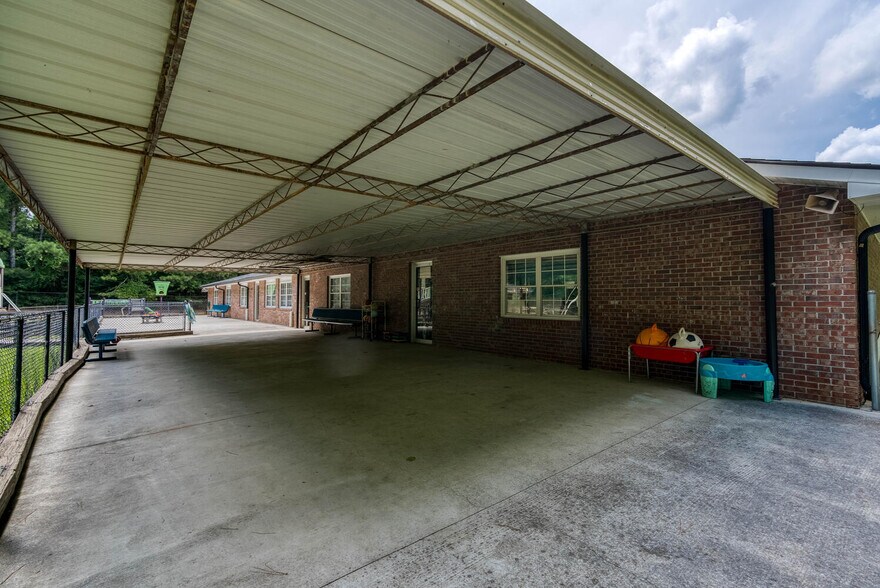 More Photos Of 2081 Mesa Valley Way, Austell Specialty For Sale