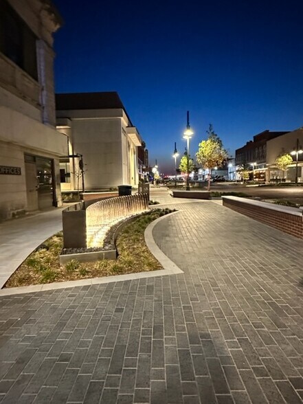 More Photos Of 231 W Main St, Denison Office For Lease