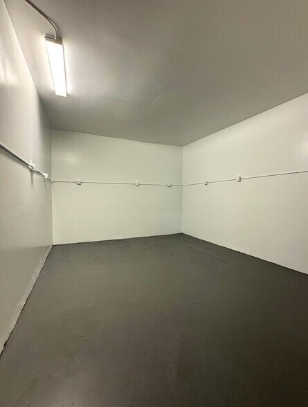 More Photos Of 13851 Saticoy St, Van Nuys Warehouse For Sale