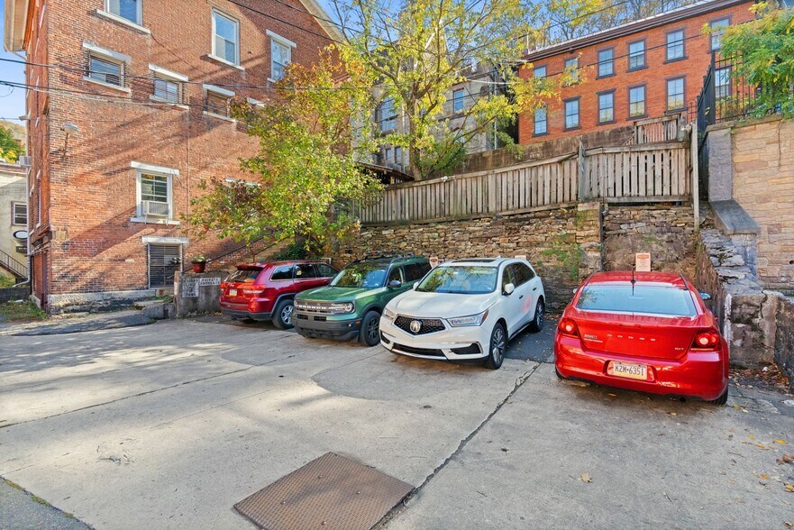 More Photos Of 23-25 Race St, Jim Thorpe Hospitality For Sale