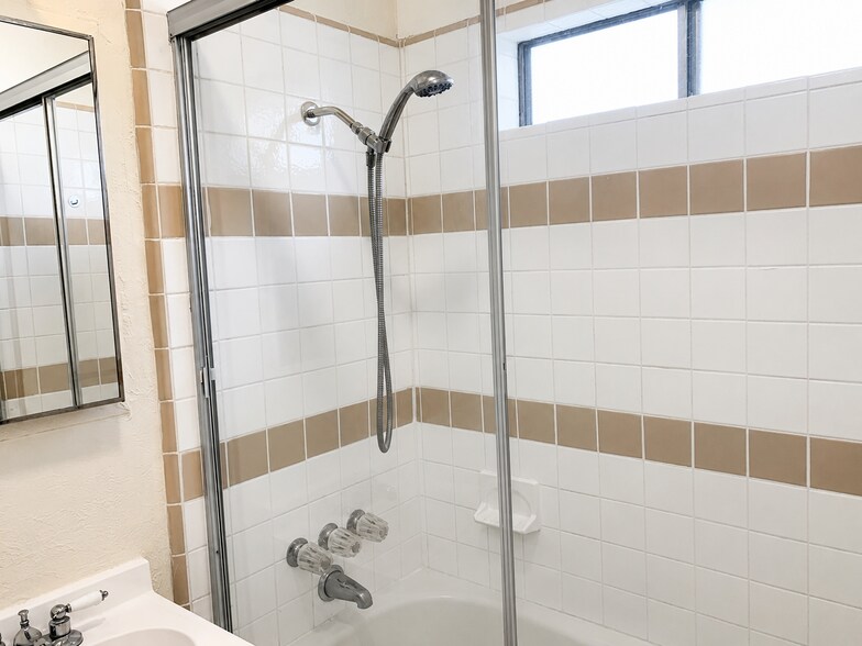 More Photos Of 3822 E 7th St, Long Beach Apartments For Sale