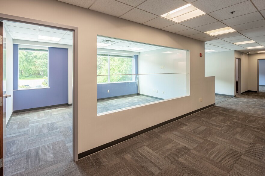 More Photos Of 7100 E Pleasant Valley Rd, Independence Office For Lease