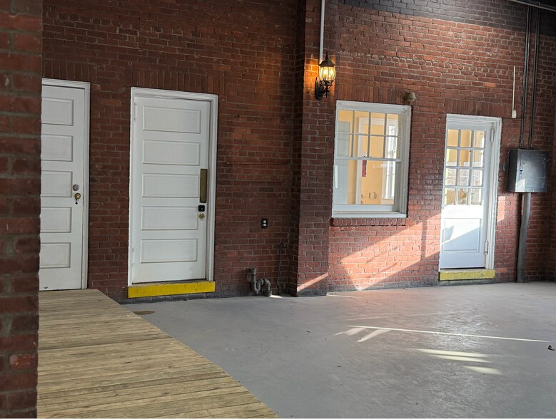 More Photos Of 6 W Henry St, Savannah Freestanding For Sale