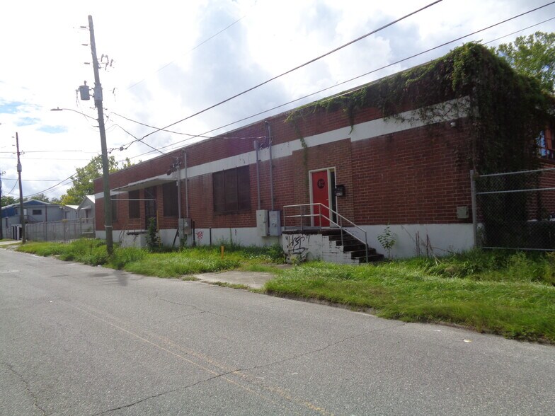Primary Photo Of 2670 Phyllis St, Jacksonville Warehouse For Sale