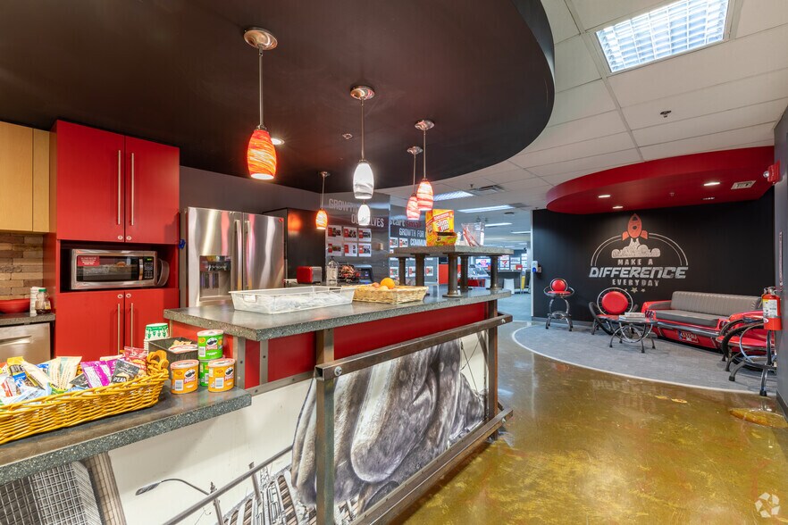 More Photos Of 25200 Telegraph Rd, Southfield Office For Lease