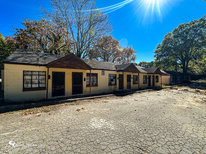 More Photos Of 566 SW University Ave, Atlanta Apartments For Sale