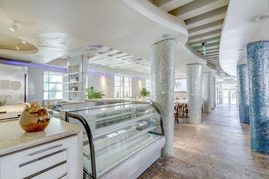 More Photos Of 820 Ocean Dr, Miami Beach Restaurant For Sale