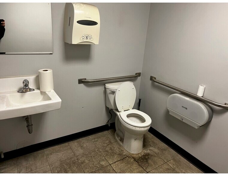 More Photos Of 319-325 S Waverly Rd, Lansing Unknown For Lease