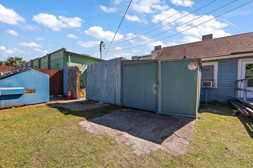 More Photos Of 7 Center st, Folly Beach General Retail For Sale