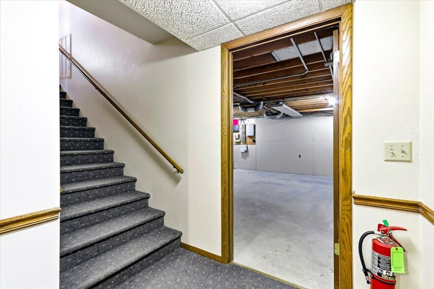 More Photos Of 1910 7th St S, Wisconsin Rapids Office For Sale