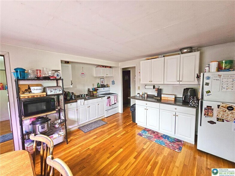 More Photos Of 1463 Limeport Pike, Coopersburg Restaurant For Sale