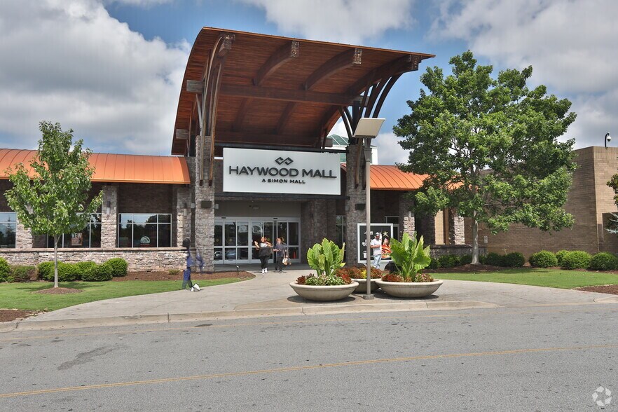 More Photos Of 700 Haywood Rd, Greenville General Retail For Lease