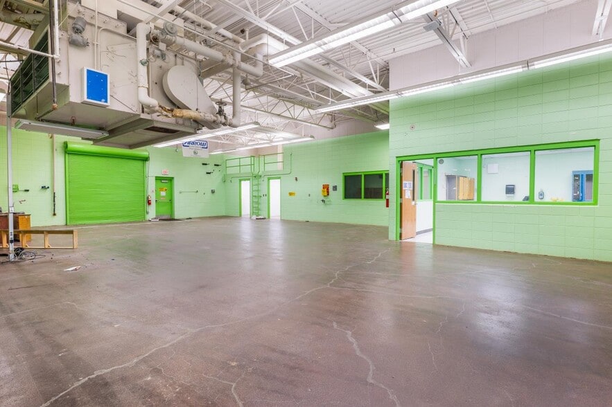 More Photos Of 1800 Harrodsburg Rd, Lexington Flex For Sale