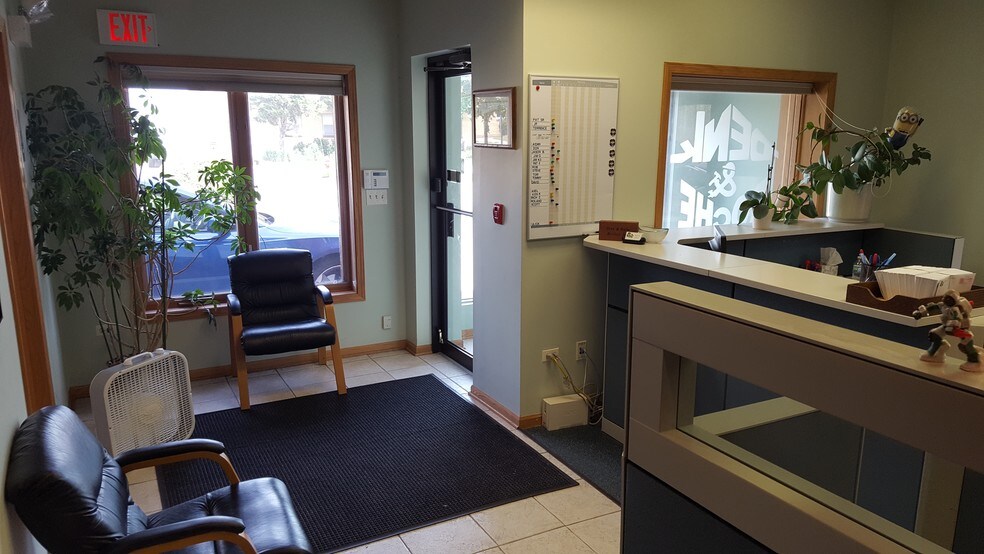 More Photos Of 104 Gateway Rd, Bensenville Flex For Sale