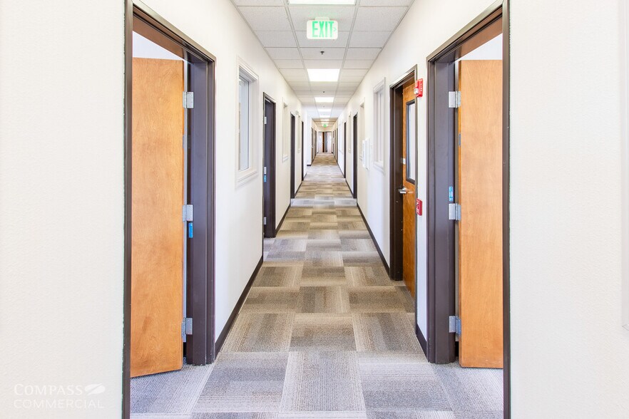 More Photos Of 300 SE Reed Market Rd, Bend Office For Lease