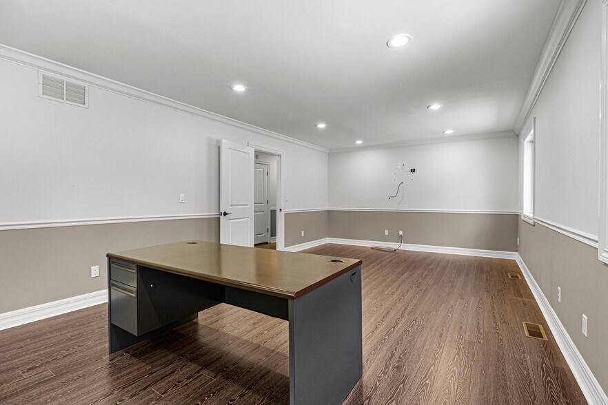 More Photos Of 352 Monmouth Rd, Millstone Township Office For Lease
