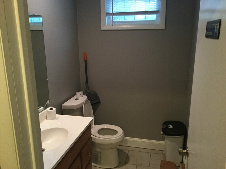 More Photos Of 1010 Rose Ave, Runnemede Flex For Sale