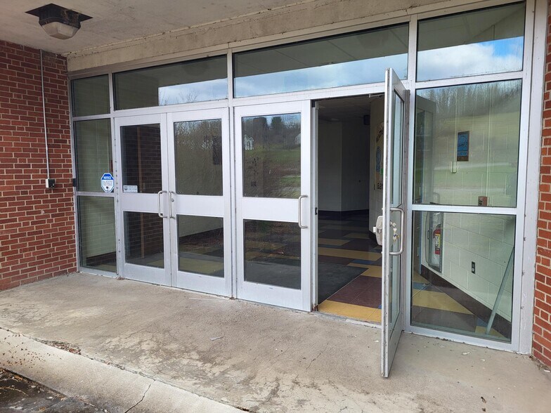 More Photos Of 5252 Monkey Run Rd, Gillett Schools For Sale