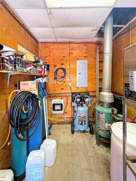 More Photos Of 509 1st St, Granite Carwash For Sale