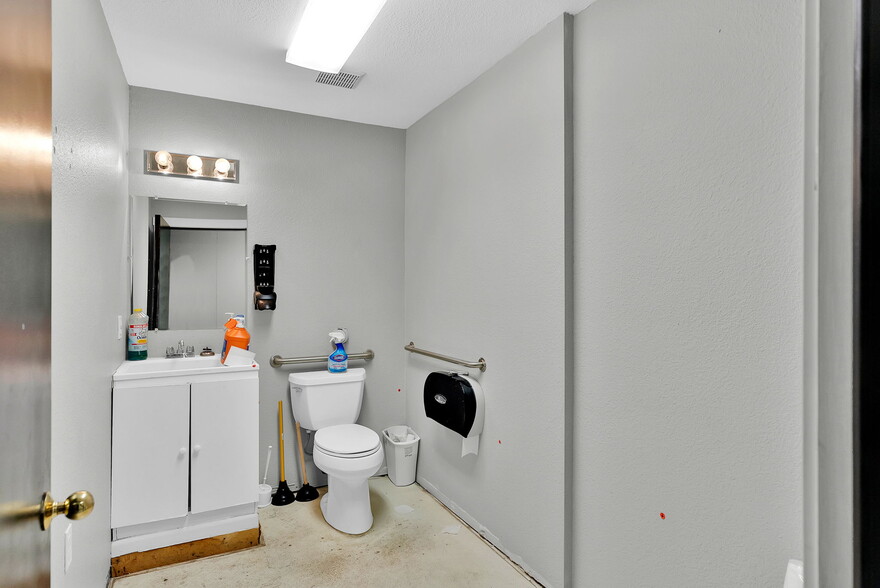 More Photos Of 11445 N Reed Rd, Hayden Warehouse For Sale