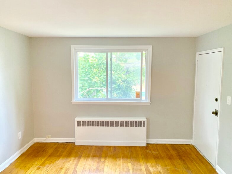 More Photos Of 111 E Uhler Ave, Alexandria Apartments For Sale