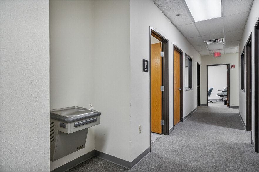 More Photos Of 2020 Holly Rd, Claremore Office For Sale